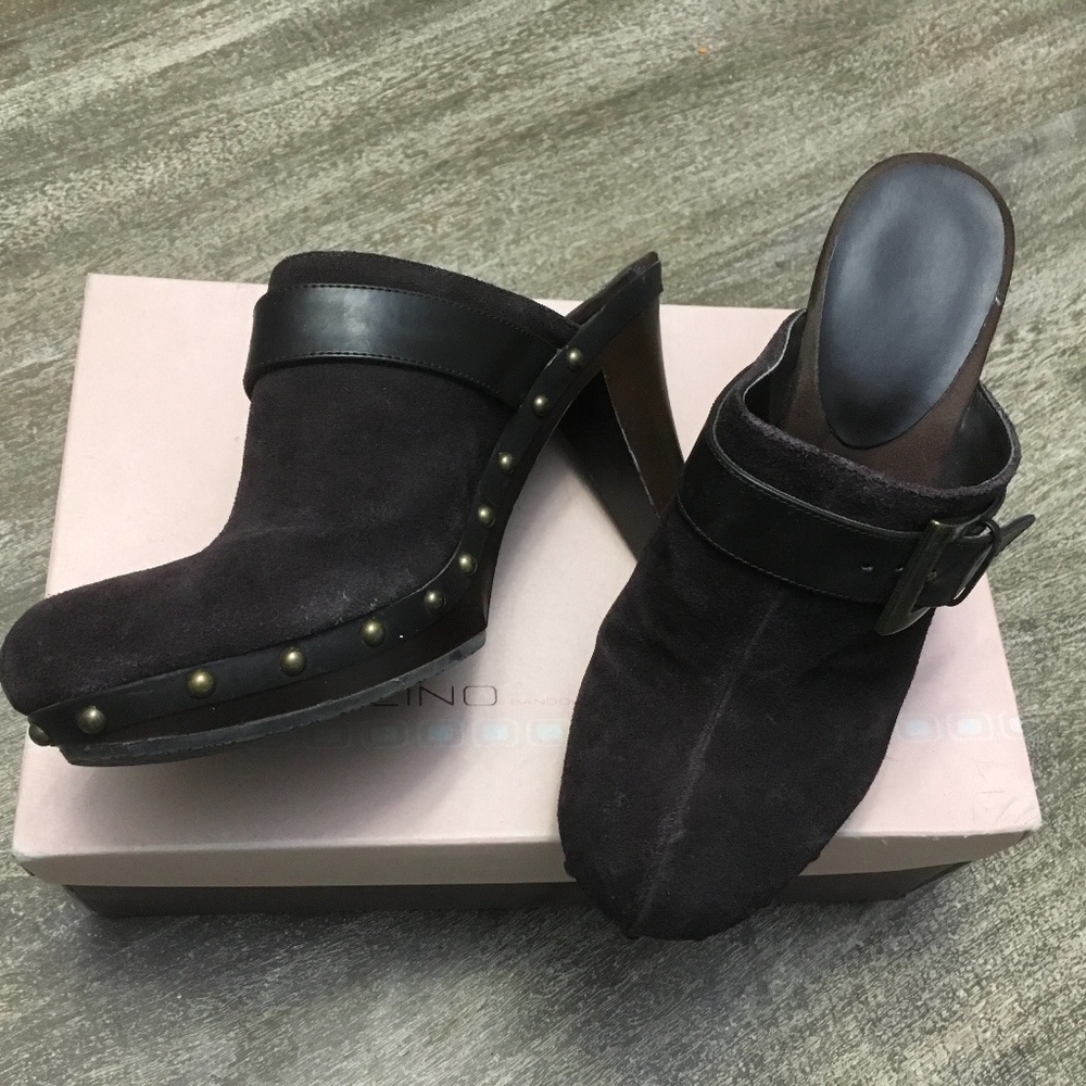 Bandolino brown suede mule slip on clogs